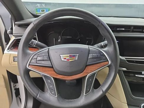 Used 2018 Cadillac XT5 Luxury w/ Driver Awareness Package AWD/4WD image 8