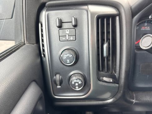 Used 2018 Chevrolet Silverado 1500 LT w/ LPO, Black Pack image 18