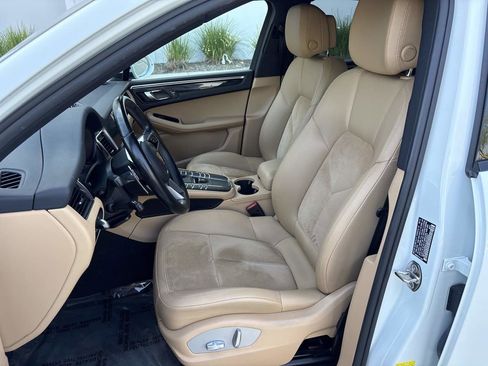 Used 2018 Porsche Macan Sport Edition AWD/4WD image 20