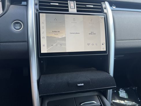 New 2025 Land Rover Discovery S image 17