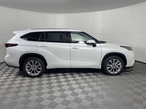 New 2026 Toyota Highlander Limited AWD/4WD image 8