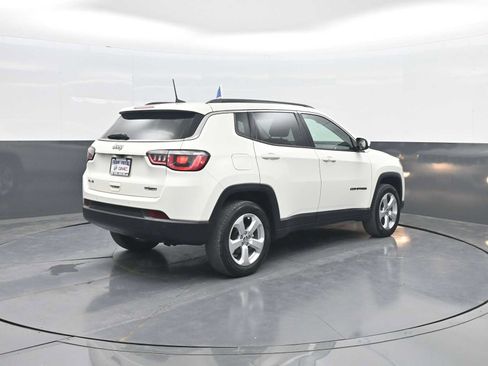 Used 2017 Jeep Compass Latitude w/ Popular Equipment Group AWD/4WD image 8
