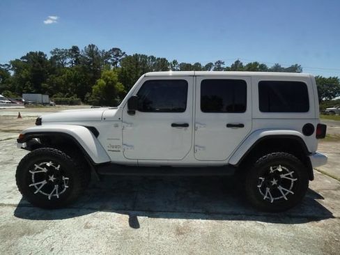 Used 2018 Jeep Wrangler Unlimited Sahara AWD/4WD image 42