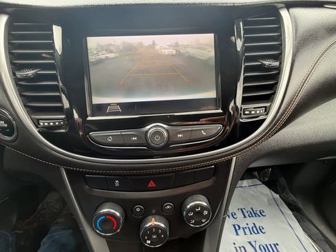 Used 2018 Chevrolet Trax LT w/ LT Convenience Package image 13