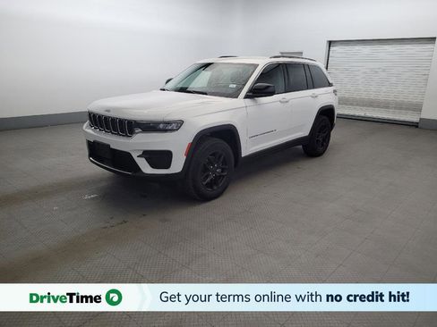 Used 2023 Jeep Grand Cherokee Laredo w/ Luxury Tech Group I AWD/4WD image 1