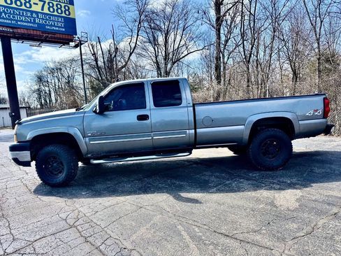 Used 2007 Chevrolet Silverado 2500 LT w/ Heavy-Duty Power Package image 2
