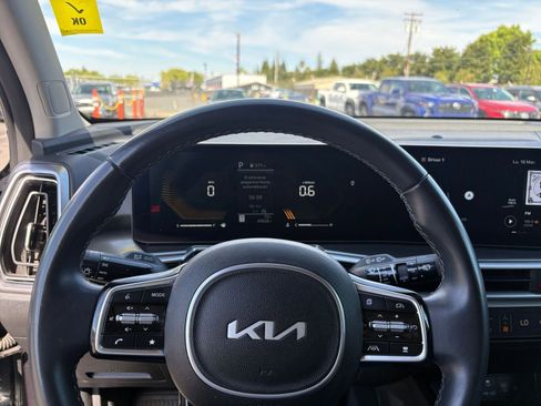 Used 2024 Kia Sorento S FWD image 29