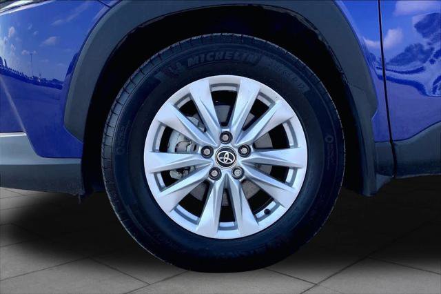Certified 2025 Toyota Corolla Cross LE FWD image 11