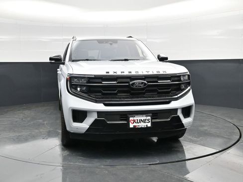 Used 2025 Ford Expedition Max Platinum w/ Stealth Appearance Package image 4