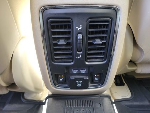 Used 2020 Jeep Grand Cherokee Overland image 33