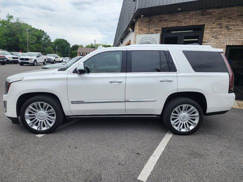 Used 2019 Cadillac Escalade Platinum AWD/4WD image 2