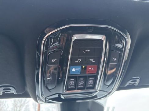 Used 2024 Jeep Grand Wagoneer L Series III AWD/4WD image 32
