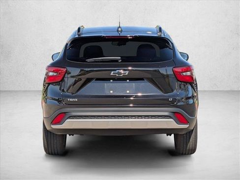 Used 2025 Chevrolet Trax LT FWD image 6