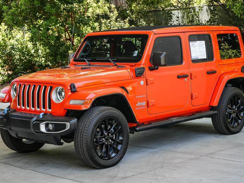 Used 2023 Jeep Wrangler Unlimited Sahara w/ Cold Weather Group AWD/4WD image 3