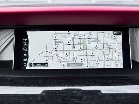 Used 2023 Rolls-Royce Phantom Sedan RWD image 88