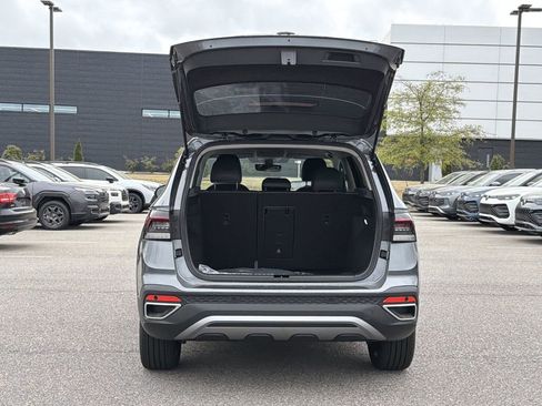 New 2026 Volkswagen Taos SE image 14