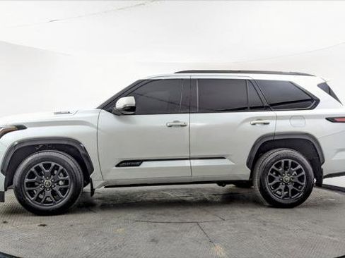 Used 2023 Toyota Sequoia Platinum image 3