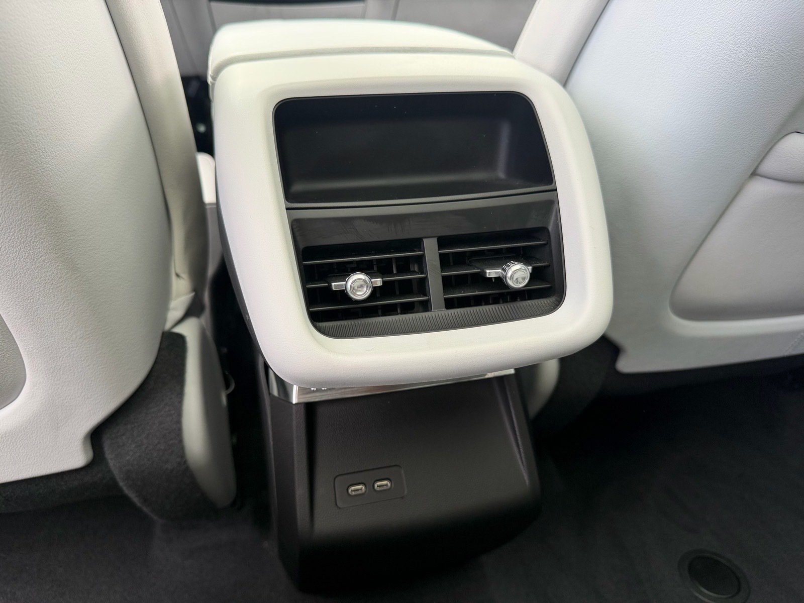 Used 2025 Cadillac Lyriq Luxury RWD image 12