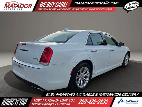 Used 2017 Chrysler 300 C RWD image 5