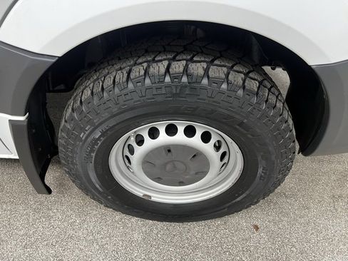 Used 2014 Mercedes-Benz Sprinter 144 Cargo image 20