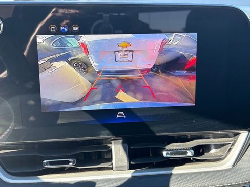 Used 2025 Chevrolet Equinox LT image 24