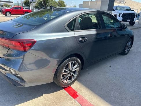 Used 2023 Kia Forte LXS w/ LXS Technology Package FWD image 10