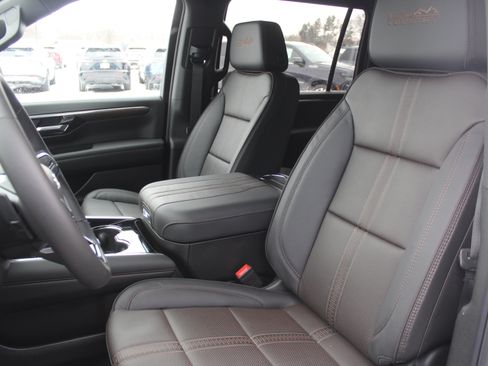 New 2026 Chevrolet Suburban High Country image 9