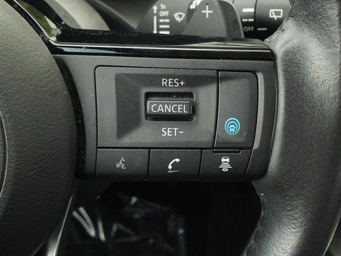 Used 2023 Nissan Rogue SL FWD image 15