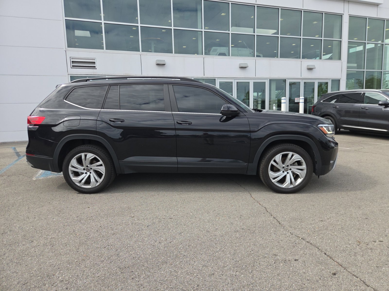 Used 2021 Volkswagen Atlas SE w/ Panoramic Sunroof Package AWD/4WD image 15