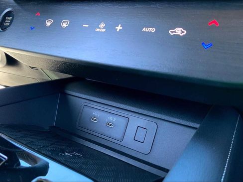 Used 2025 Nissan Murano SV image 19