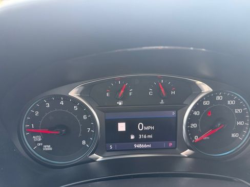 Used 2022 Chevrolet Equinox RS w/ Infotainment Package AWD/4WD image 19