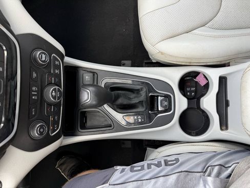 Used 2020 Jeep Cherokee Limited w/ Technology Group FWD image 24