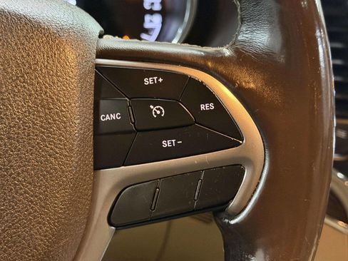 Used 2018 Jeep Grand Cherokee Overland image 33