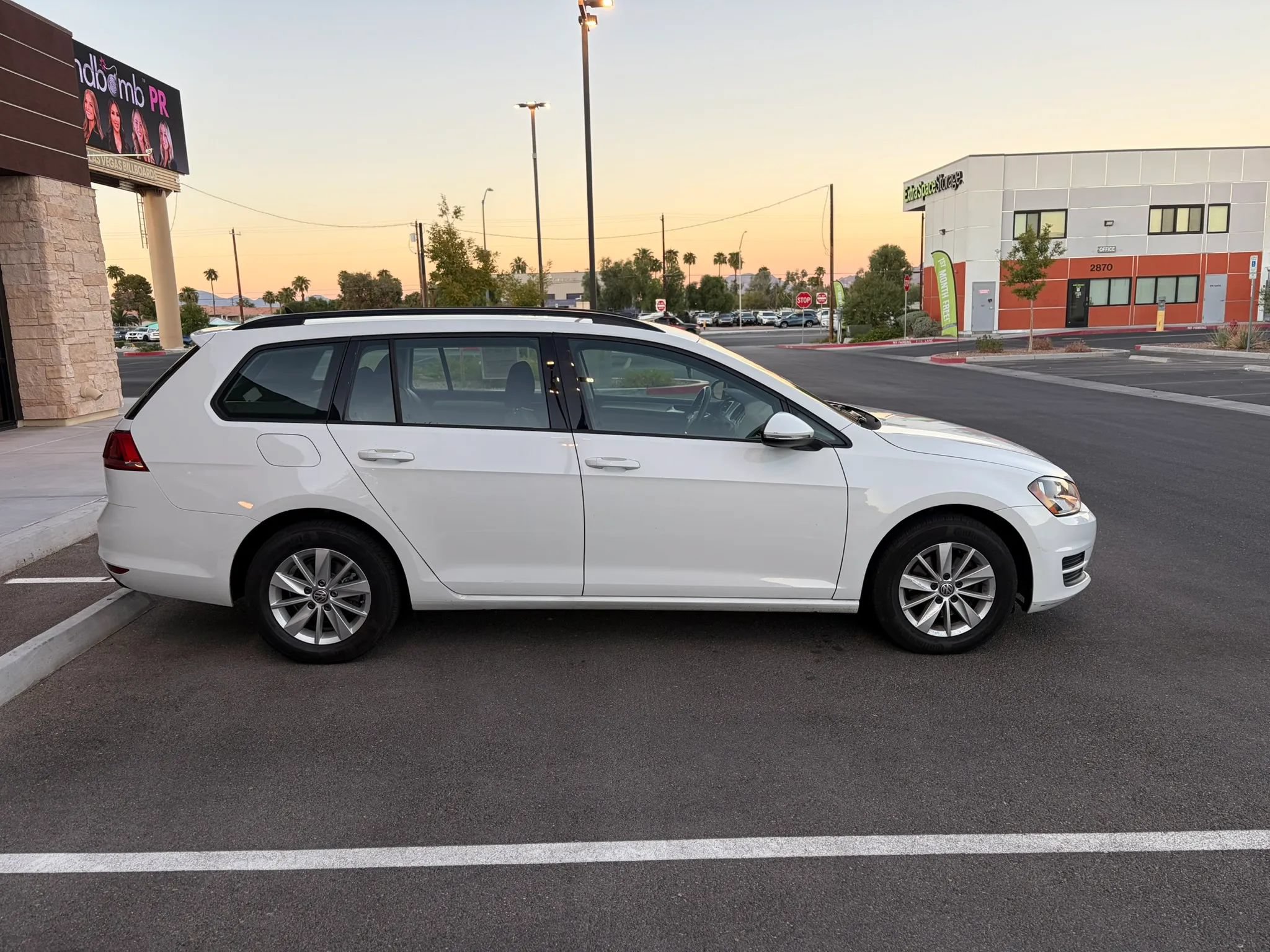 Used 2017 Volkswagen Golf S FWD image 5