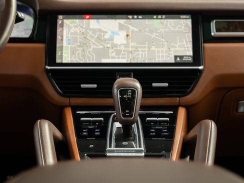 Used 2021 Porsche Cayenne image 14