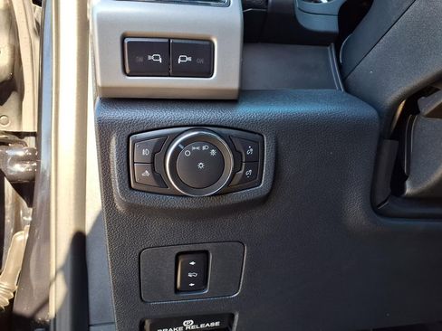 Used 2022 Ford F250 Lariat w/ Tremor Off-Road Package image 27