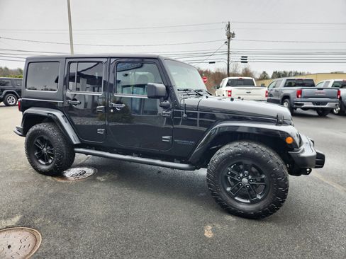 Used 2017 Jeep Wrangler Unlimited Sahara AWD/4WD image 25
