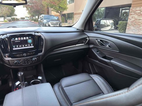 Used 2018 Chevrolet Traverse Premier w/ LPO, Black Accent Package image 17