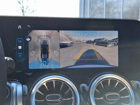 Used 2026 Mercedes-Benz GLB 250 4MATIC image 18