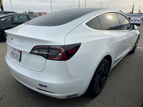 Used 2018 Tesla Model 3 Mid Range image 4