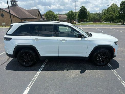 Used 2023 Jeep Grand Cherokee Limited AWD/4WD image 8