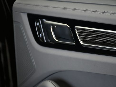 Certified 2023 Porsche Cayenne Turbo AWD/4WD image 30