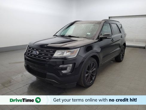 Used 2017 Ford Explorer XLT w/ Equipment Group 202A AWD/4WD image 1