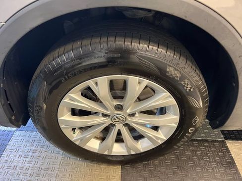 Used 2020 Volkswagen Tiguan S FWD image 4
