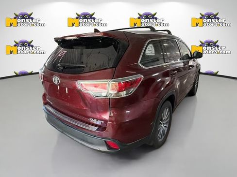 Used 2016 Toyota Highlander XLE AWD/4WD image 4