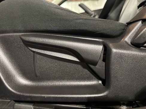 Used 2015 MAZDA MAZDA3 i Sport image 23