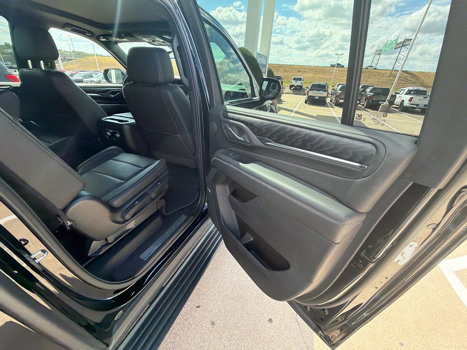 Used 2022 GMC Yukon XL Denali AWD/4WD image 19