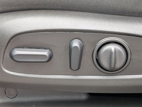 Used 2021 Chevrolet Equinox LT image 21