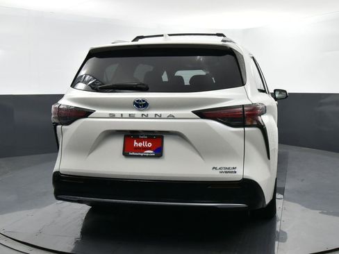 Used 2021 Toyota Sienna Platinum image 32