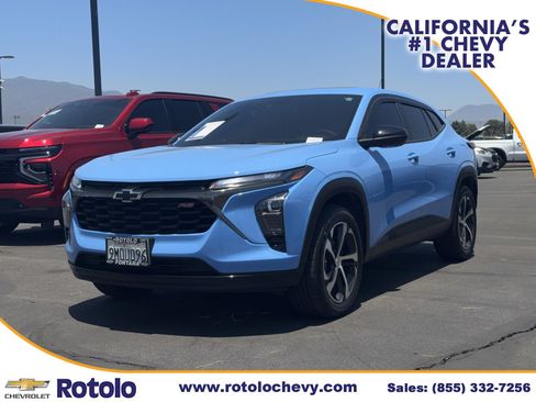 Used 2024 Chevrolet Trax RS w/ Sunroof Package FWD image 3